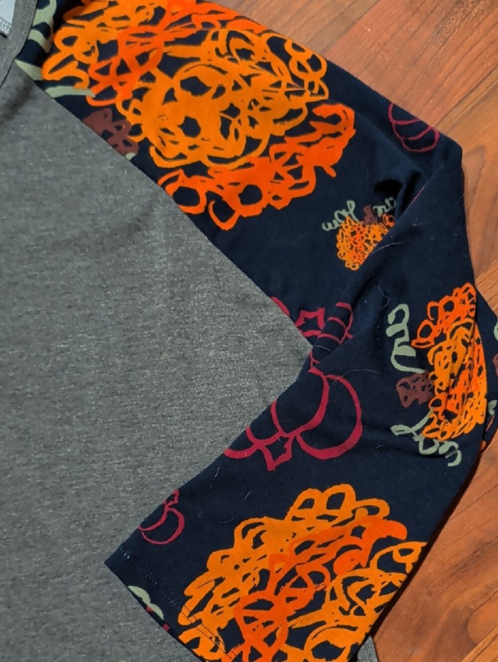 LuLaRoe Randy Tee - Picture 3 of 3